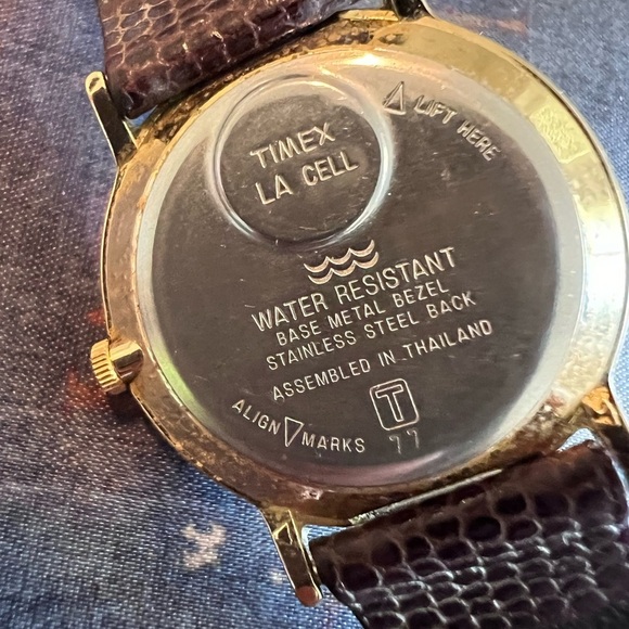 Vintage Timex Watch Gold Tone Leather Strap | Classic 90s Style Needs Battery - Picture 4 of 5